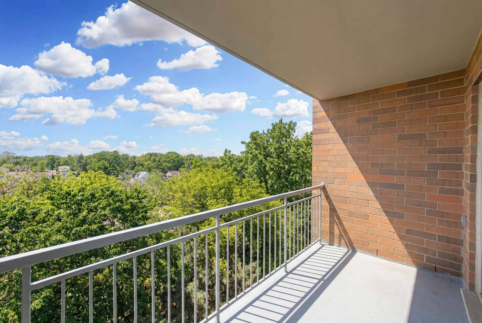 6815 N Milwaukee Avenue #605, Niles, IL 60714