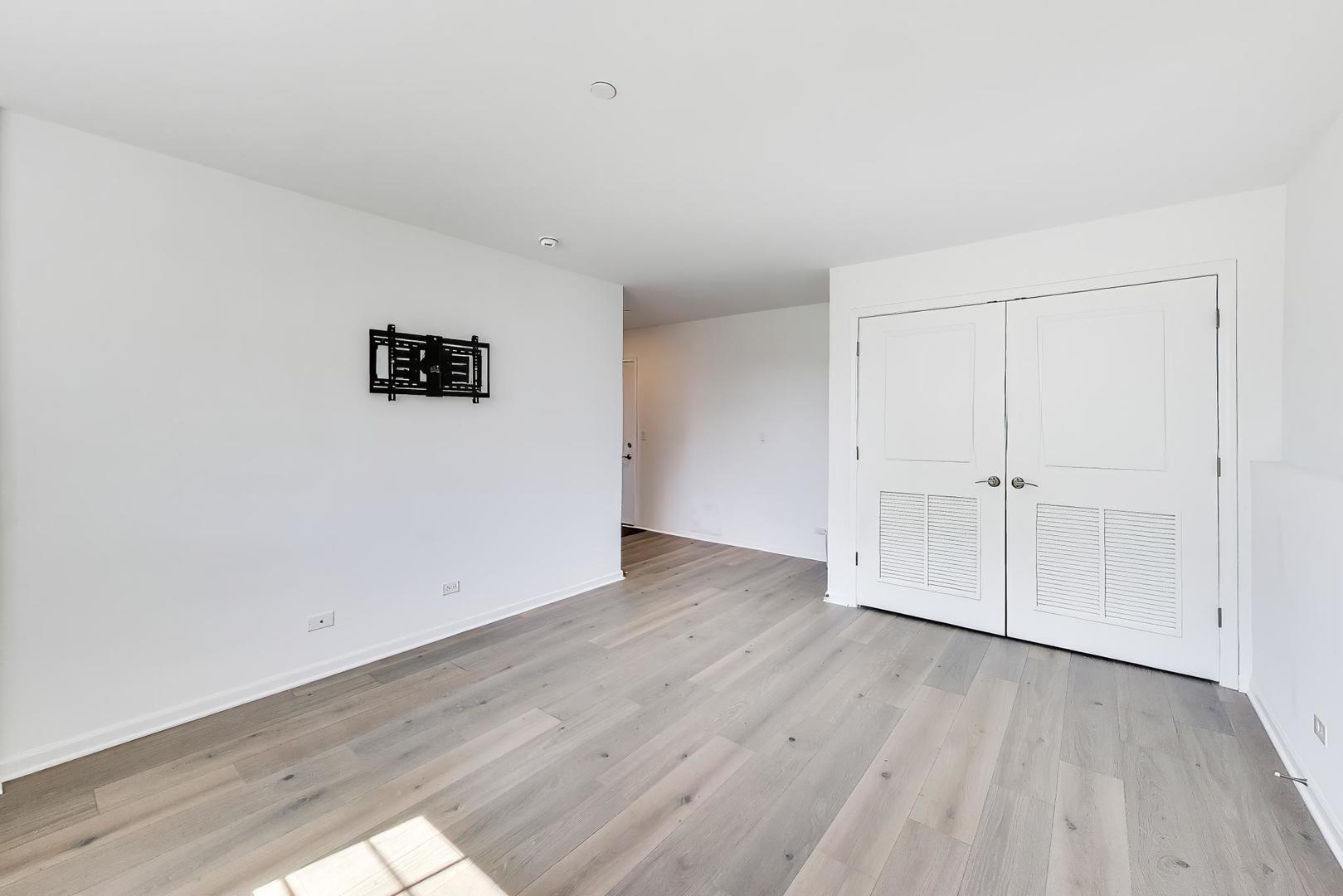3S400 Wheeler Circle, Warrenville, IL 60563