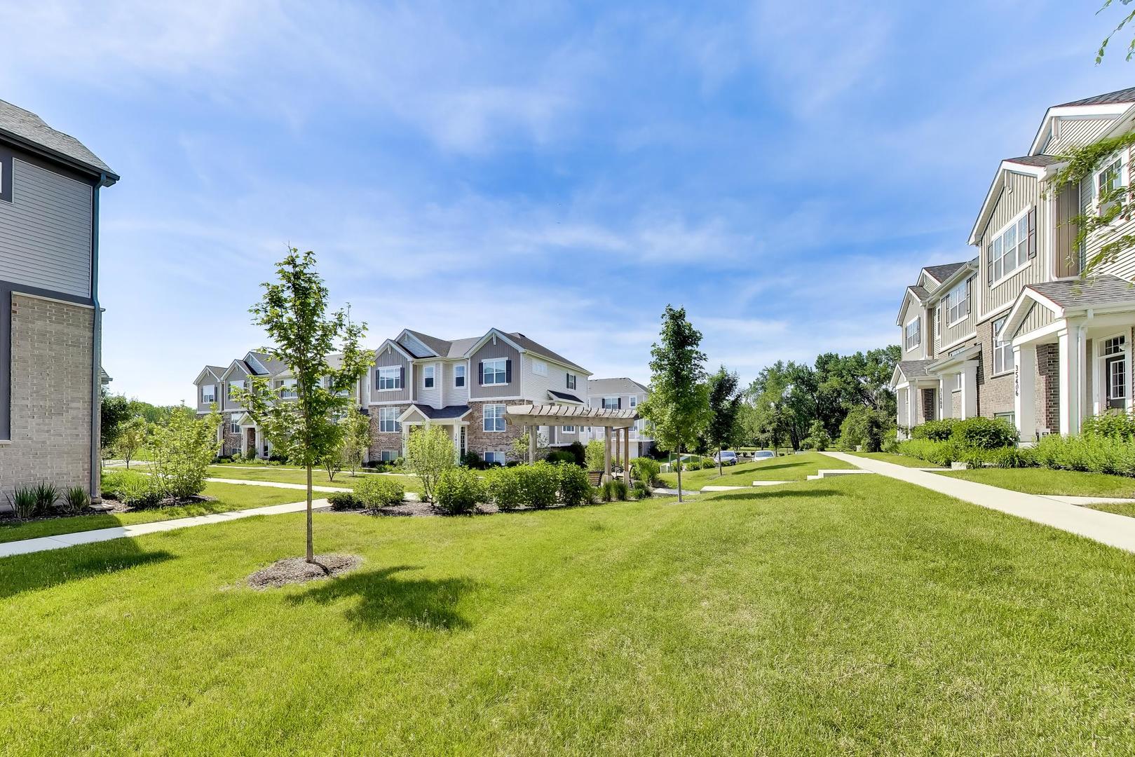 3S400 Wheeler Circle, Warrenville, IL 60563