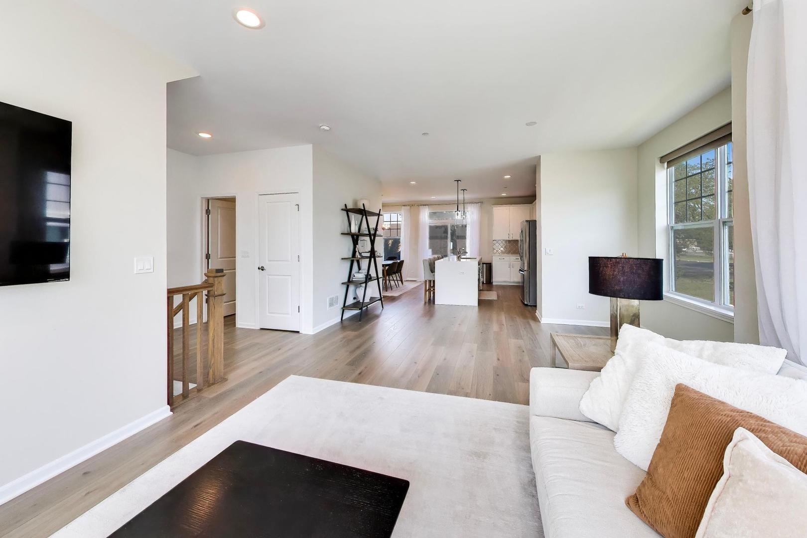 3S400 Wheeler Circle, Warrenville, IL 60563