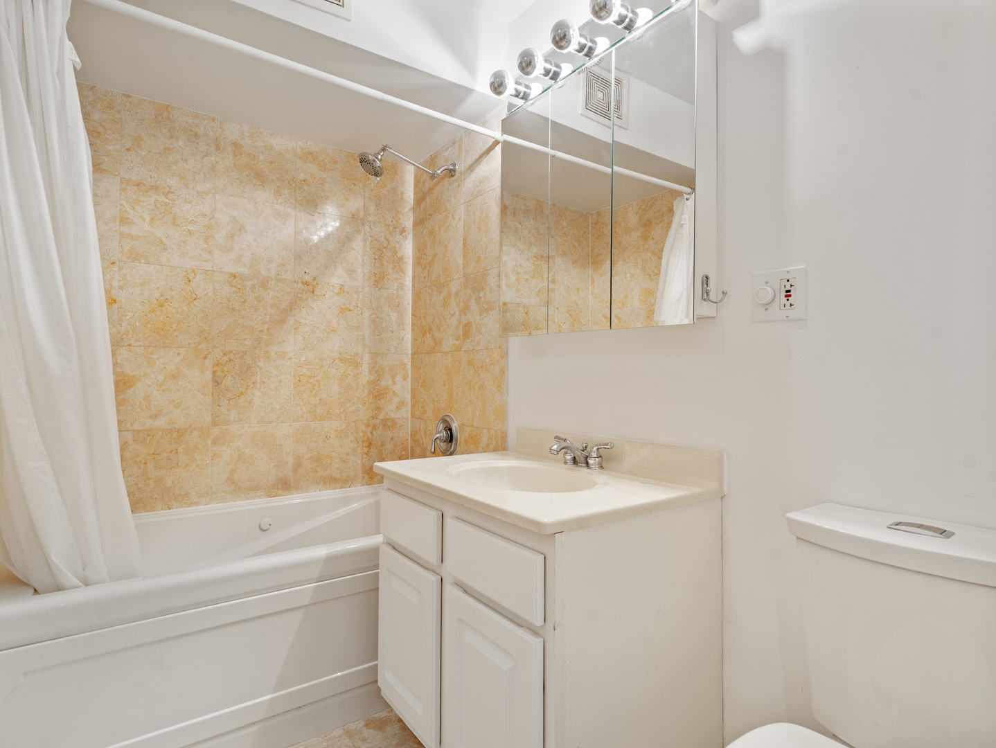 5854 N Kenmore Avenue #4C, Chicago, IL 60660