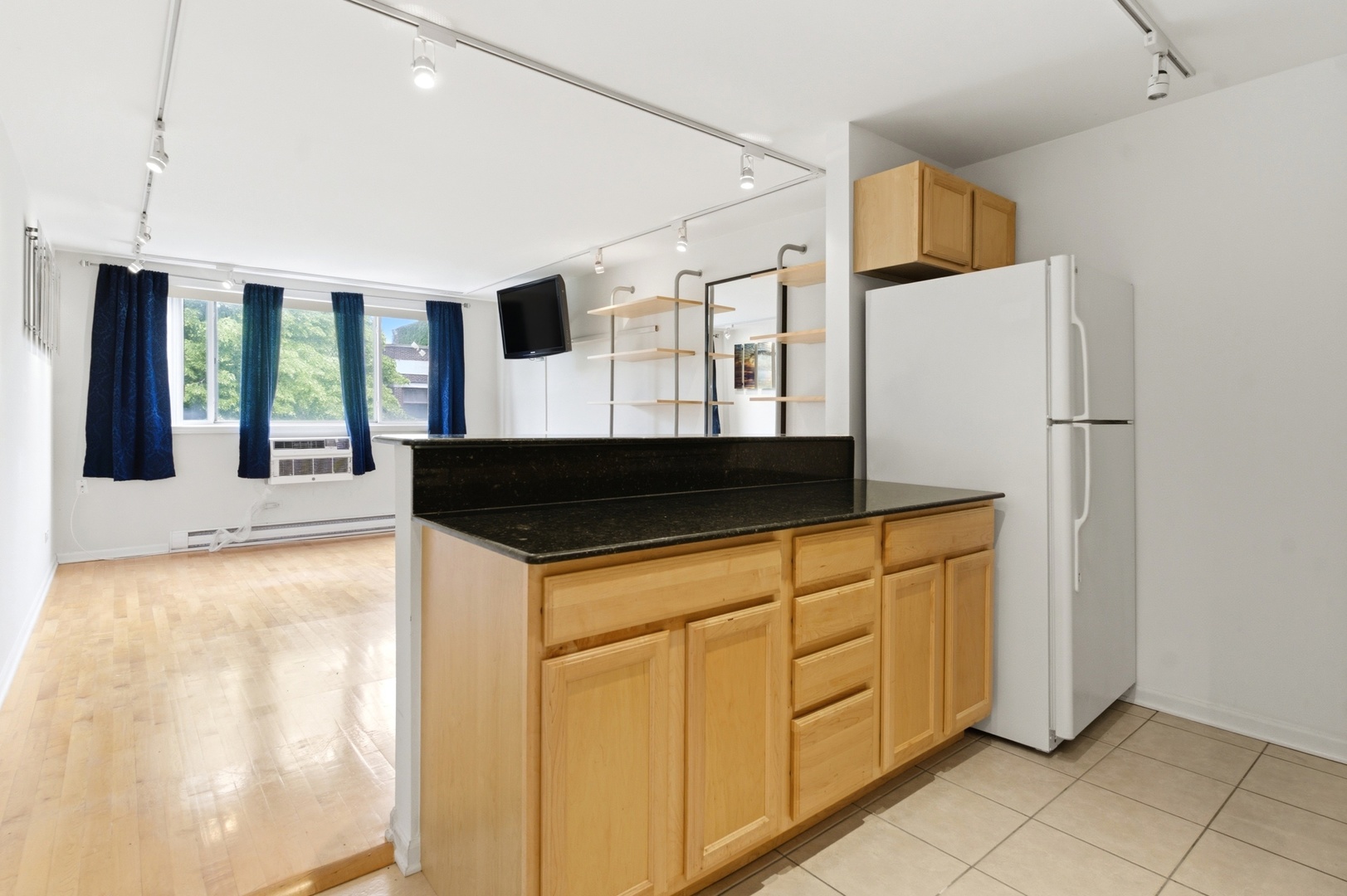 5854 N Kenmore Avenue #4C, Chicago, IL 60660