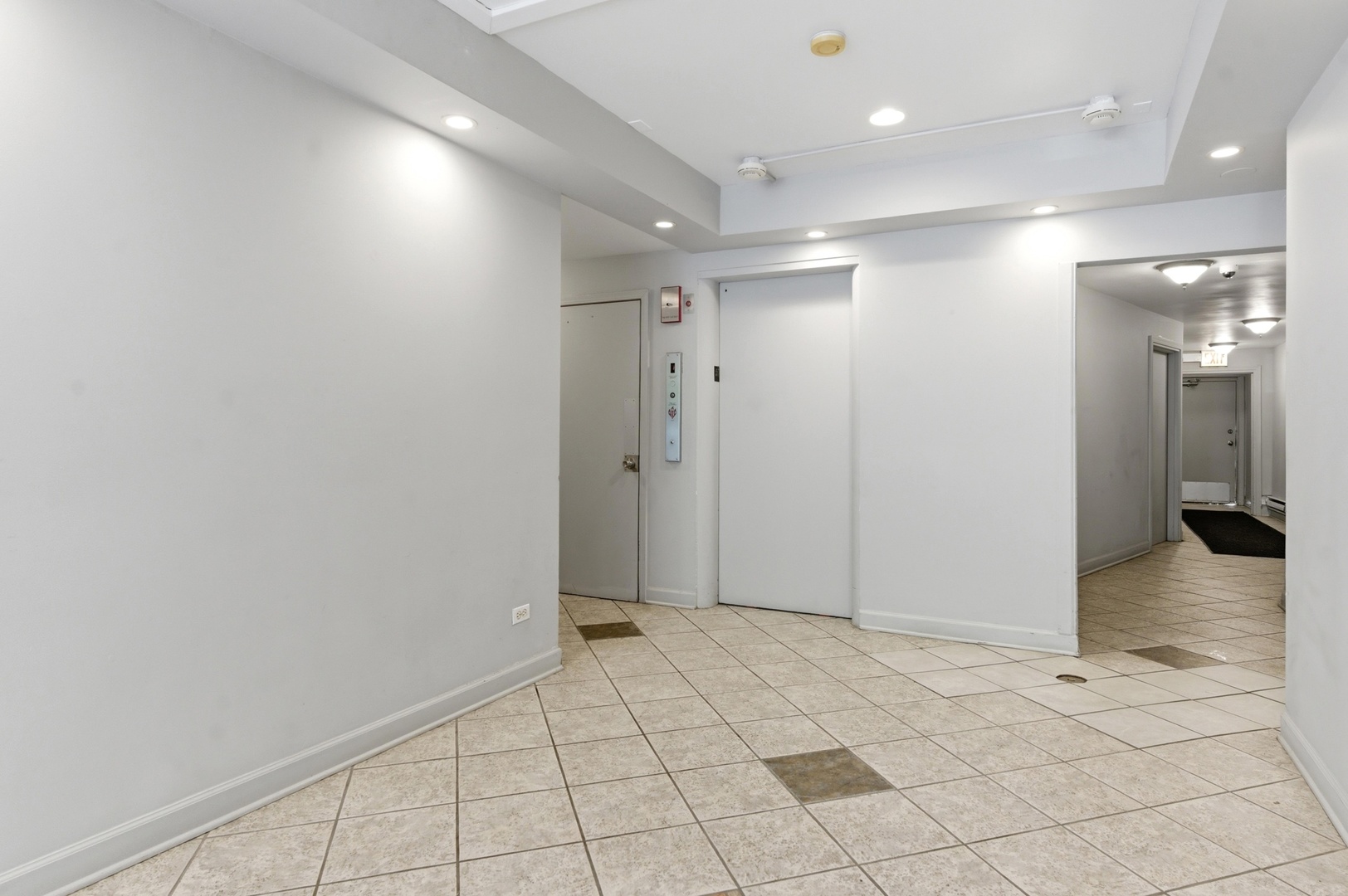 5854 N Kenmore Avenue #4C, Chicago, IL 60660