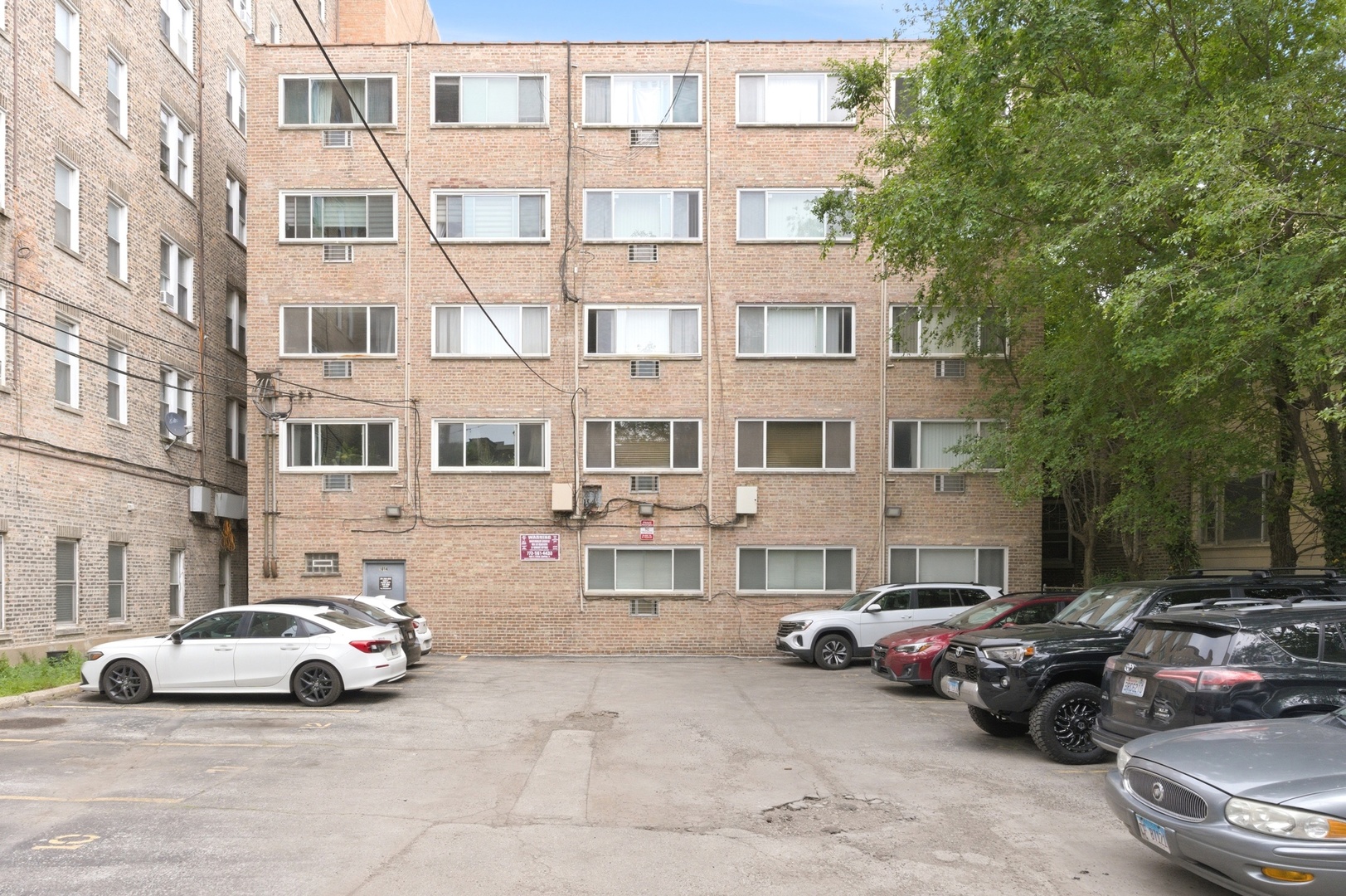 5854 N Kenmore Avenue #4C, Chicago, IL 60660
