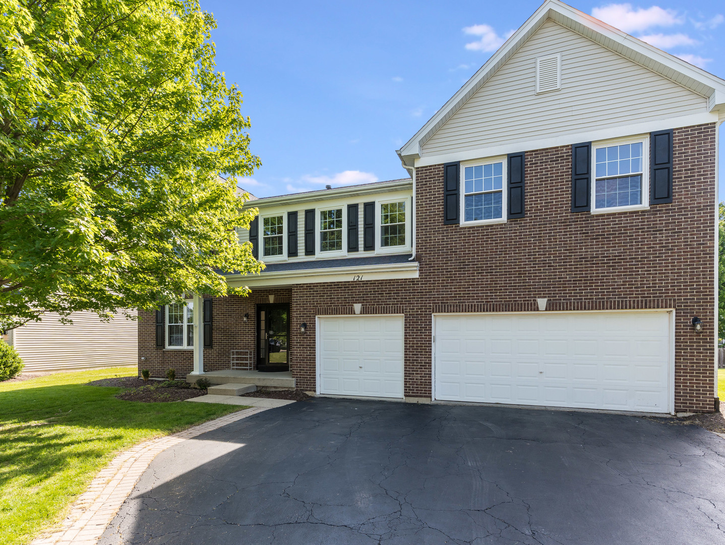 121 Augusta Drive, Gilberts, IL 60136