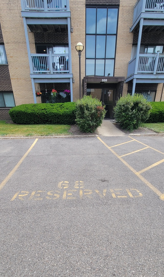 668 Pinecrest Drive #204, Prospect Heights, IL 60070