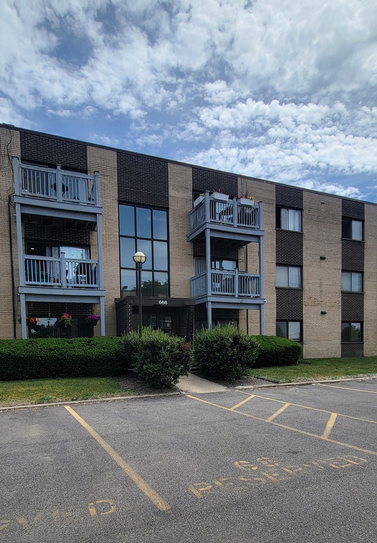 668 Pinecrest Drive #204, Prospect Heights, IL 60070