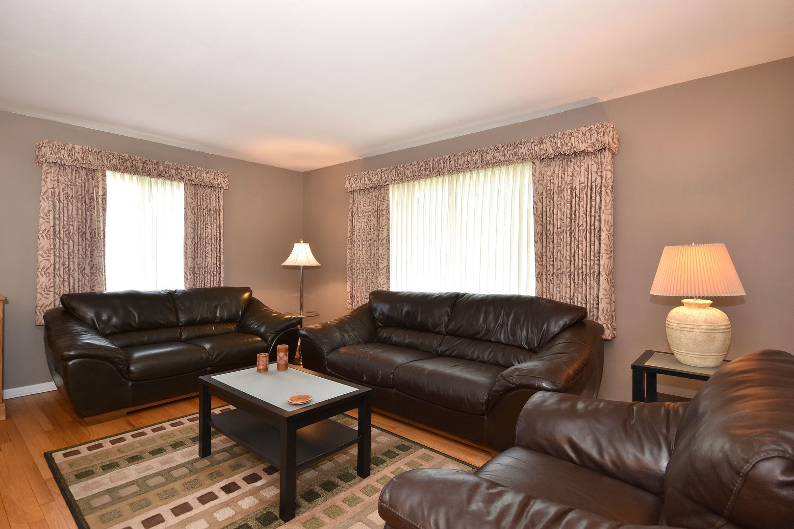 861 S Hawthorne Avenue, Elmhurst, IL 60126