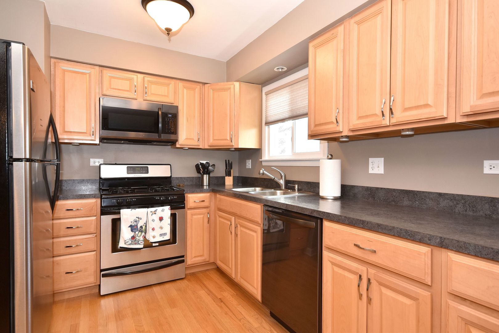 861 S Hawthorne Avenue, Elmhurst, IL 60126