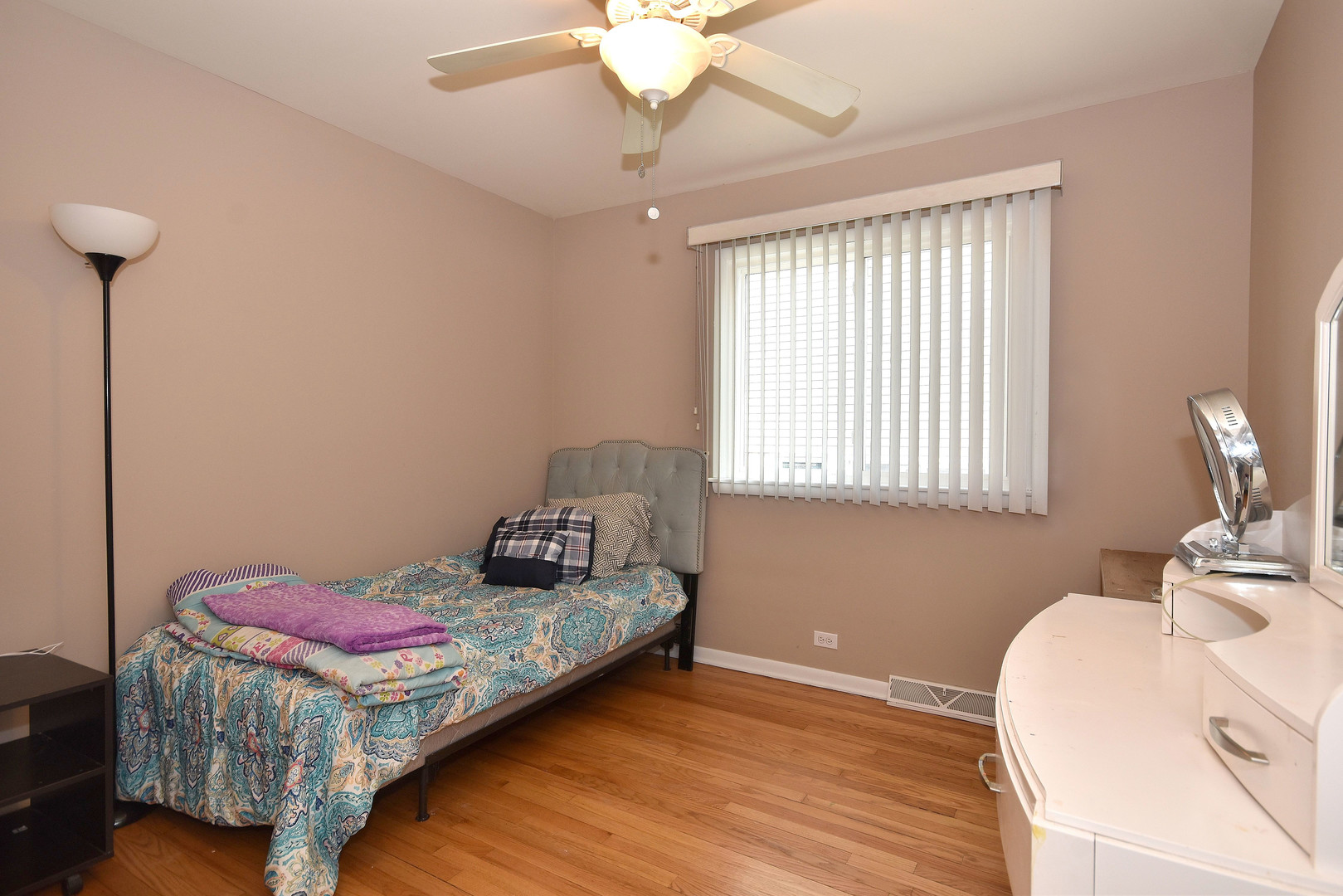 861 S Hawthorne Avenue, Elmhurst, IL 60126