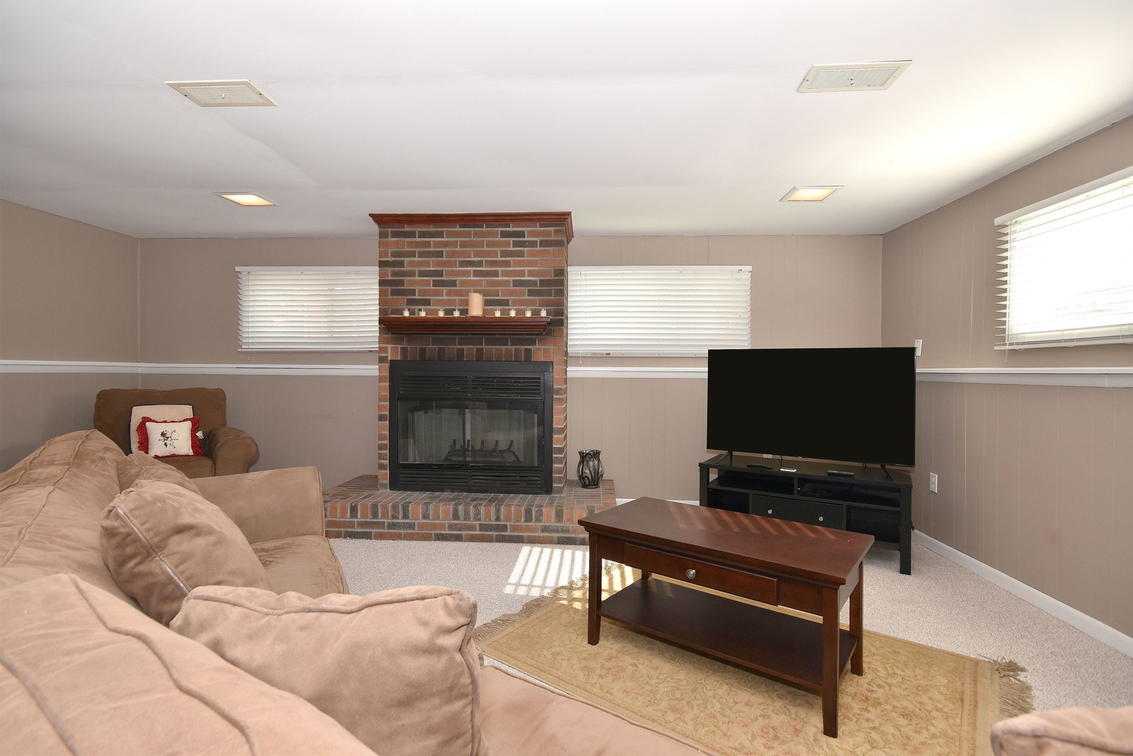 861 S Hawthorne Avenue, Elmhurst, IL 60126