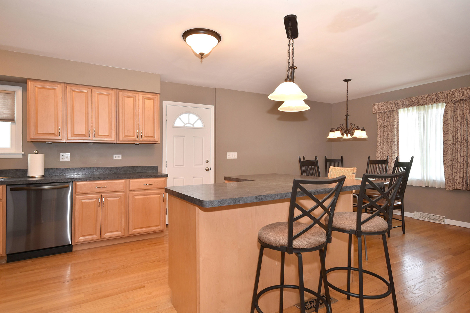 861 S Hawthorne Avenue, Elmhurst, IL 60126