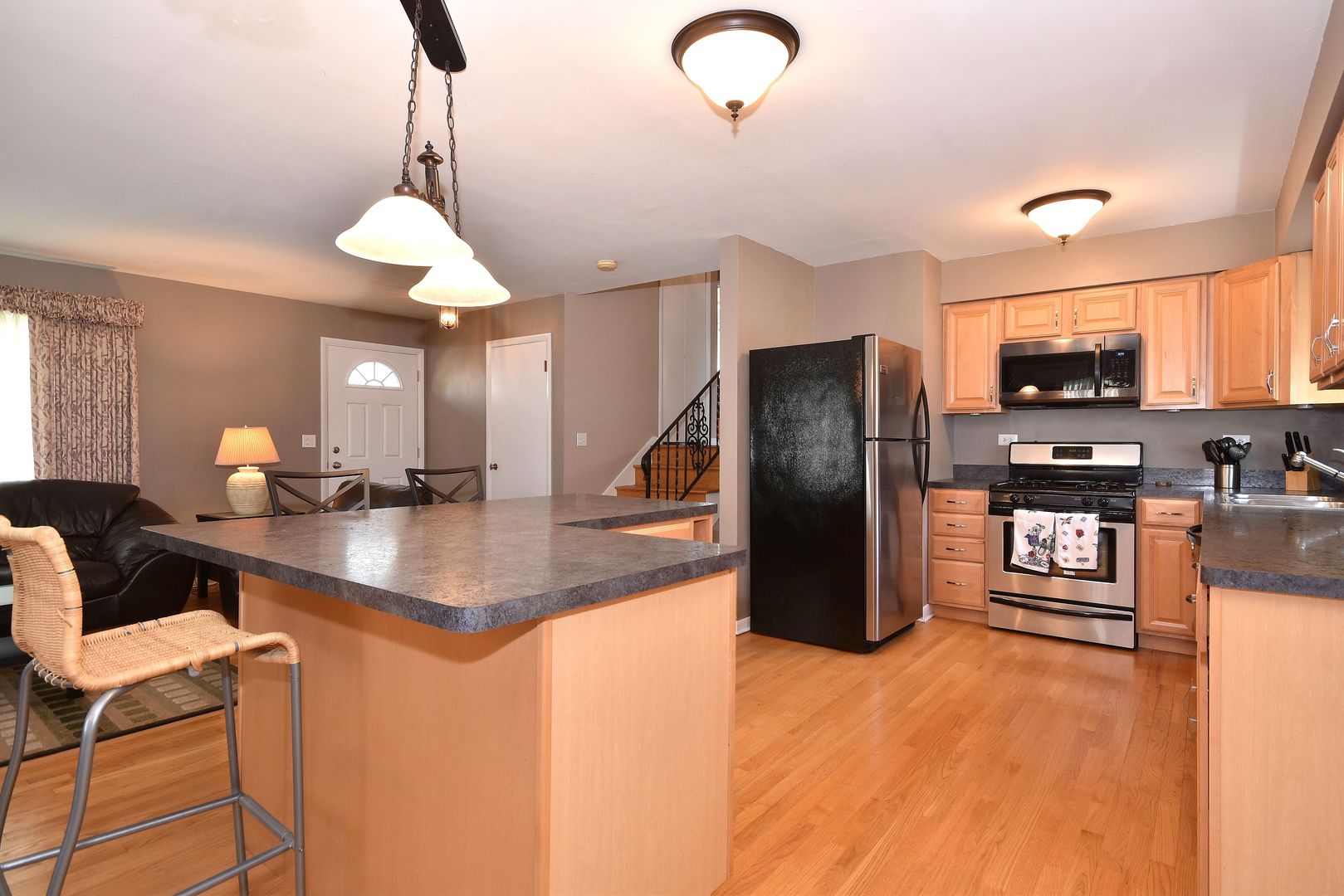 861 S Hawthorne Avenue, Elmhurst, IL 60126