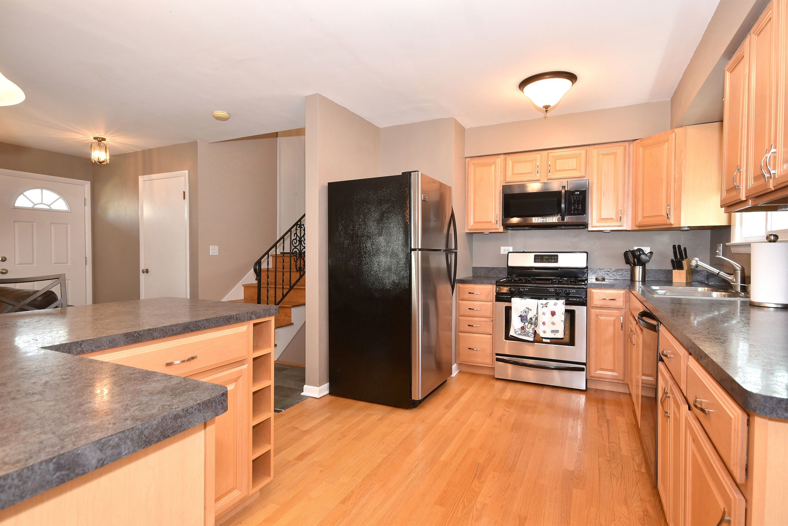 861 S Hawthorne Avenue, Elmhurst, IL 60126