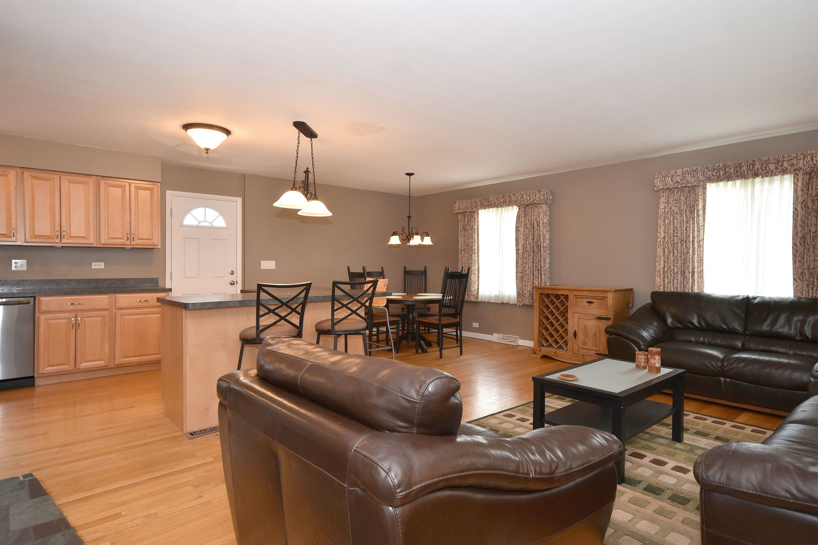 861 S Hawthorne Avenue, Elmhurst, IL 60126