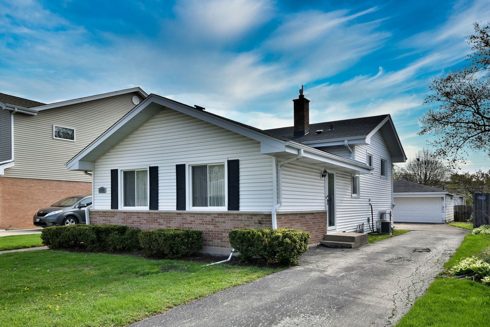 861 S Hawthorne Avenue, Elmhurst, IL 60126