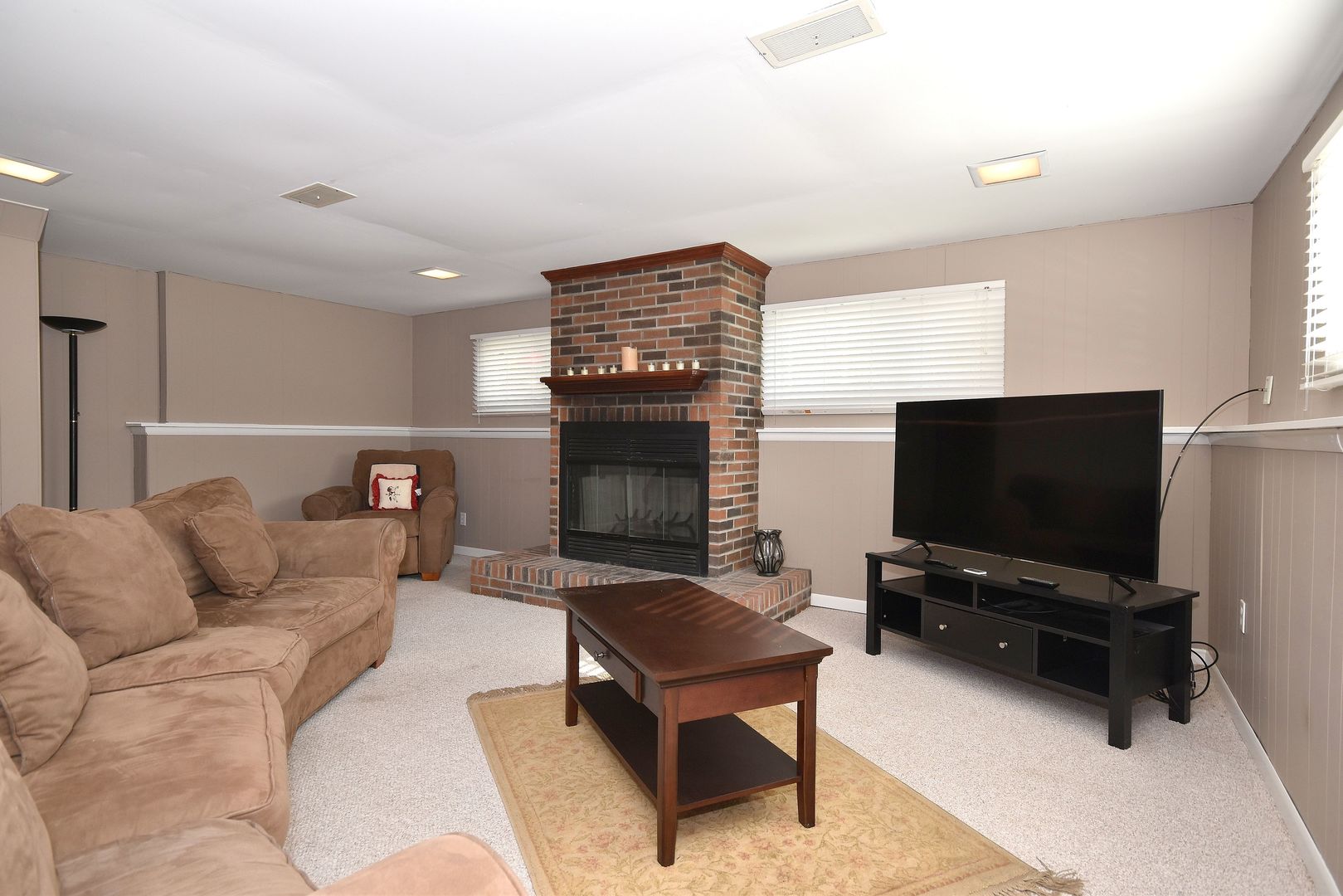 861 S Hawthorne Avenue, Elmhurst, IL 60126