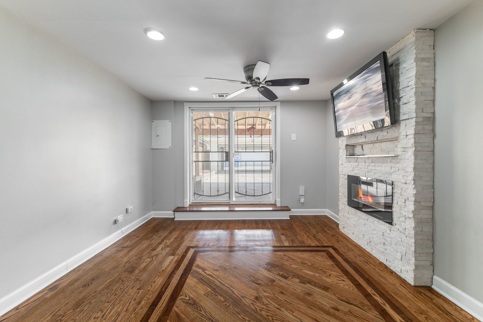 10505 S Avenue F, Chicago, IL 60617