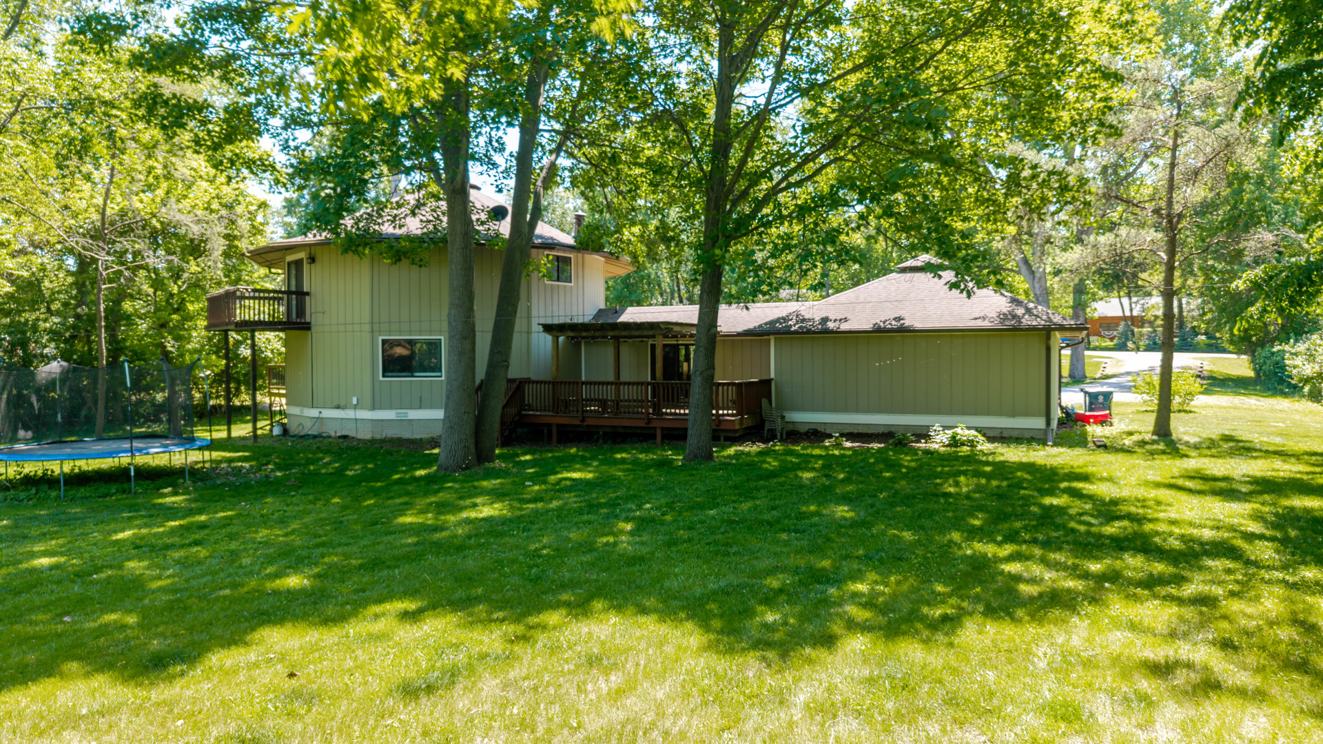 19866 Lakewood Drive, Bloomington, IL 61705