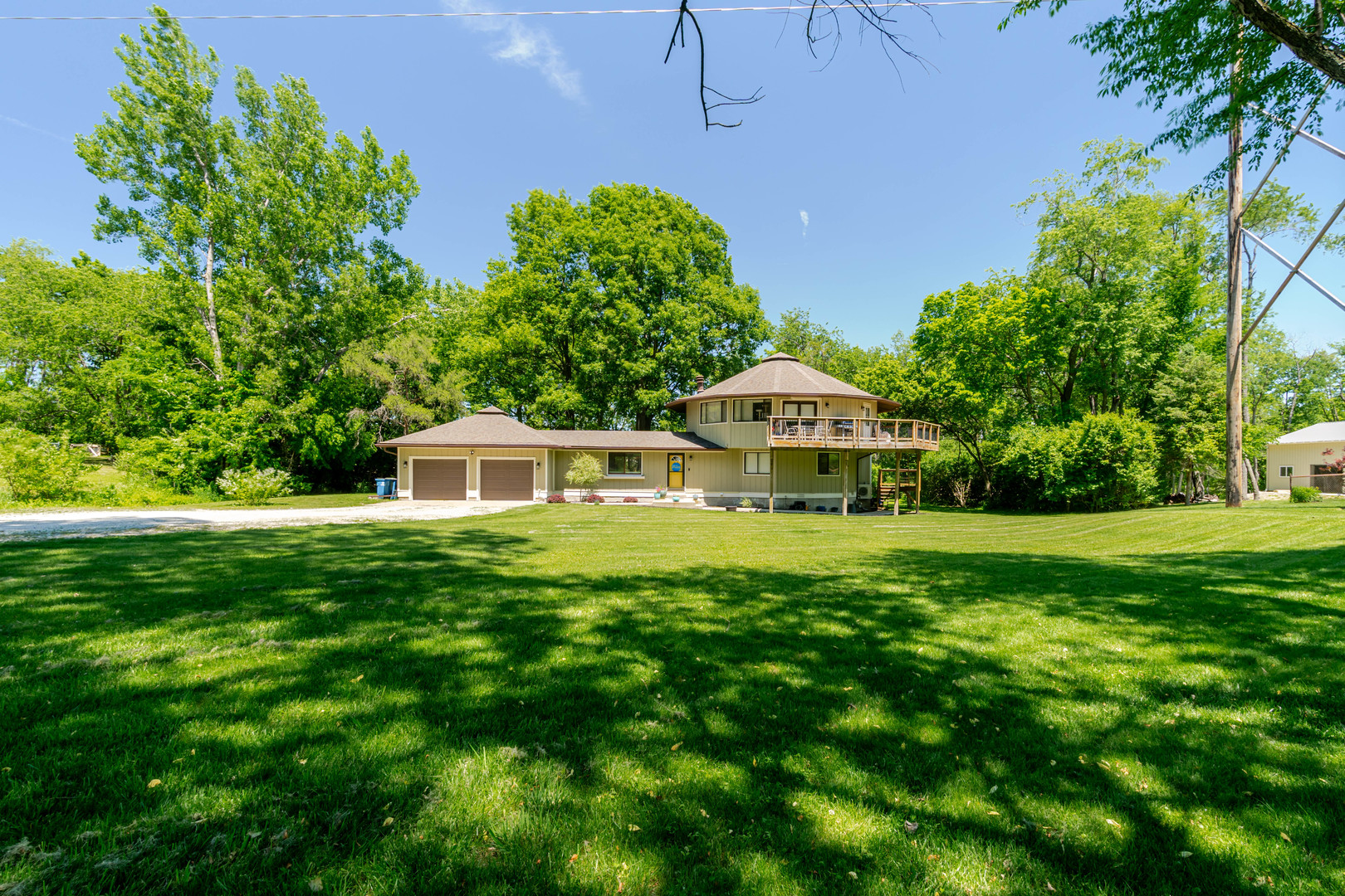 19866 Lakewood Drive, Bloomington, IL 61705