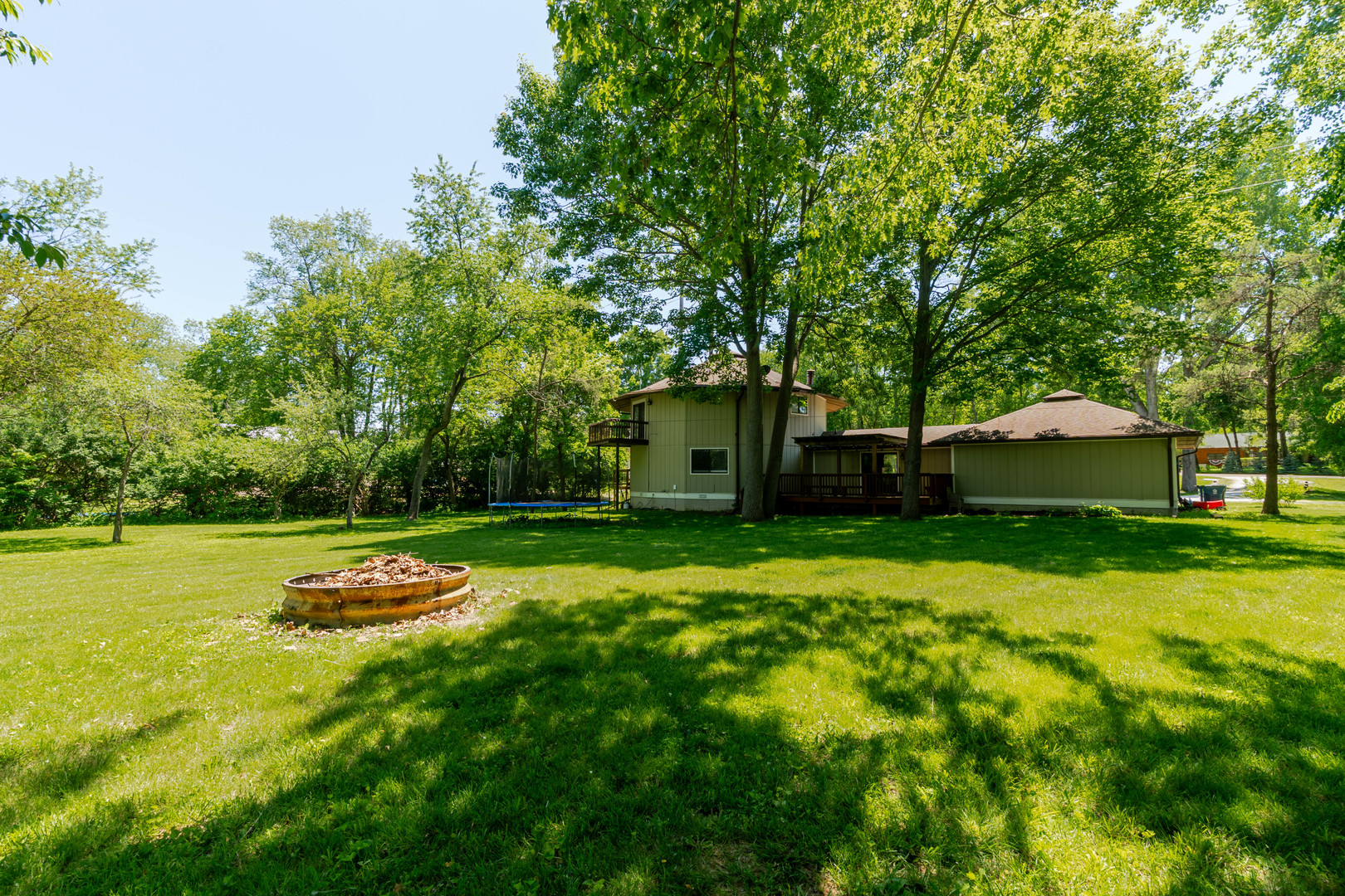 19866 Lakewood Drive, Bloomington, IL 61705