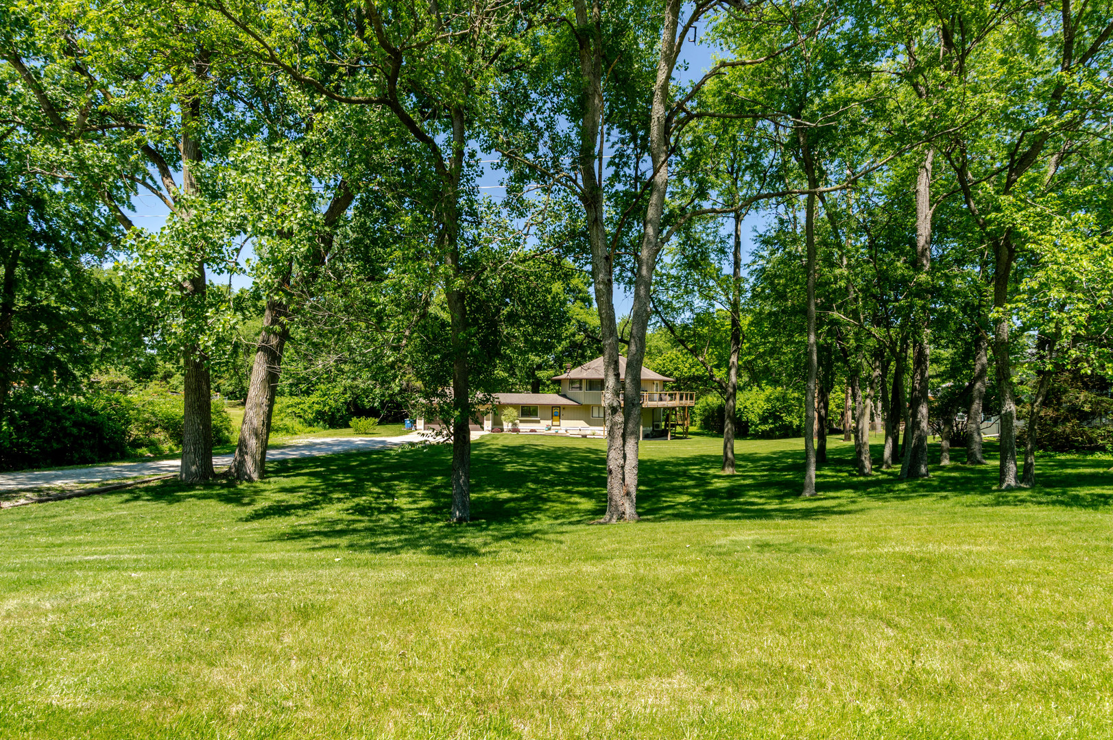 19866 Lakewood Drive, Bloomington, IL 61705