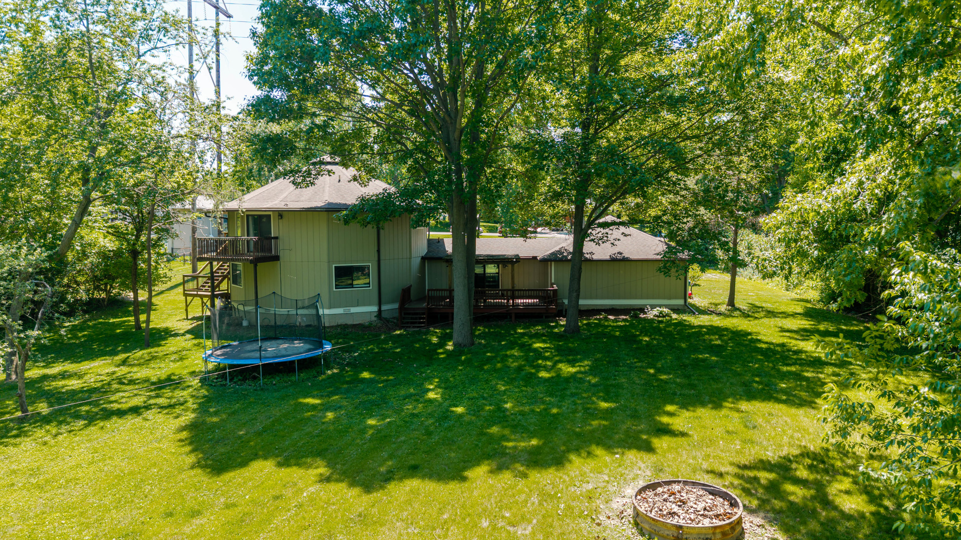 19866 Lakewood Drive, Bloomington, IL 61705