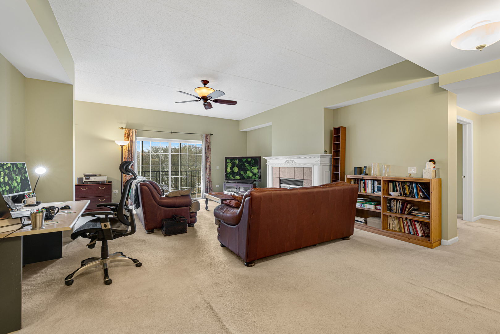 400 McDaniels Circle #405, Clarendon Hills, IL 60514
