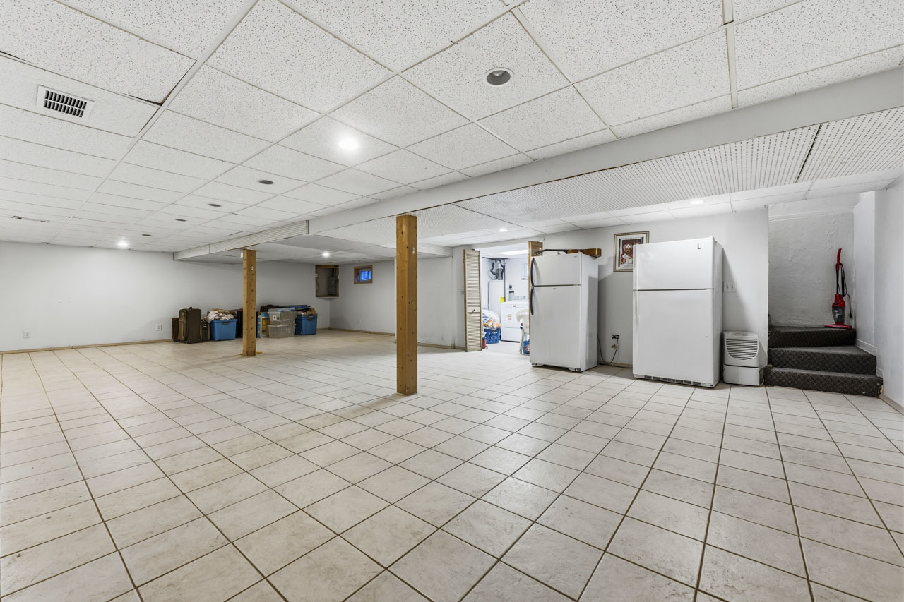 2001 Plainfield Drive, Des Plaines, IL 60018