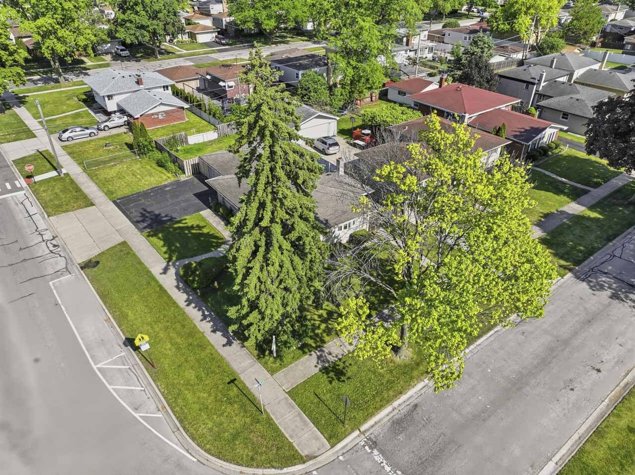 2001 Plainfield Drive, Des Plaines, IL 60018