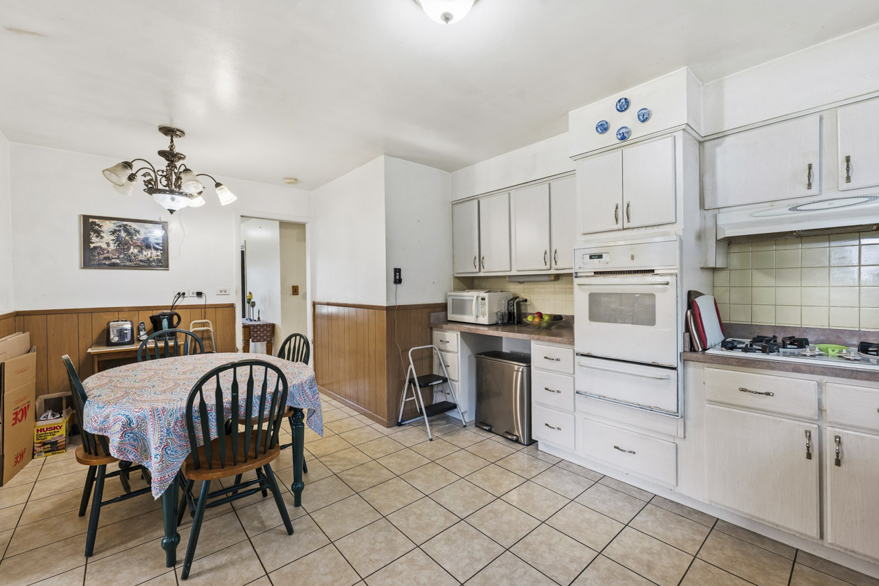 2001 Plainfield Drive, Des Plaines, IL 60018