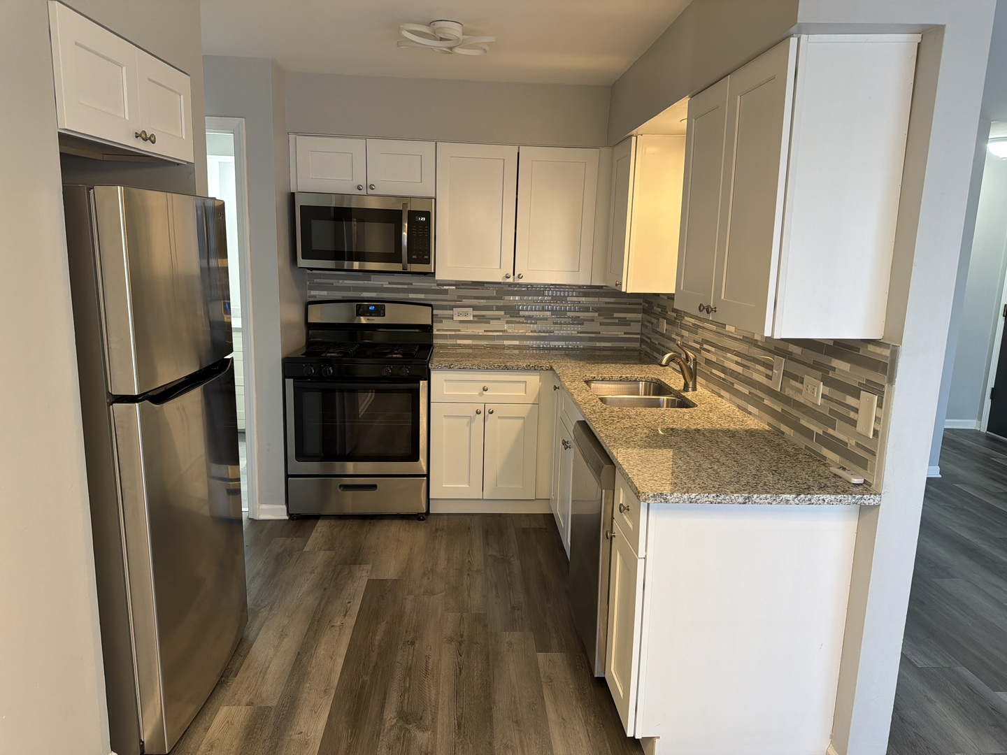 110 W 66th Street #3, Westmont, IL 60559