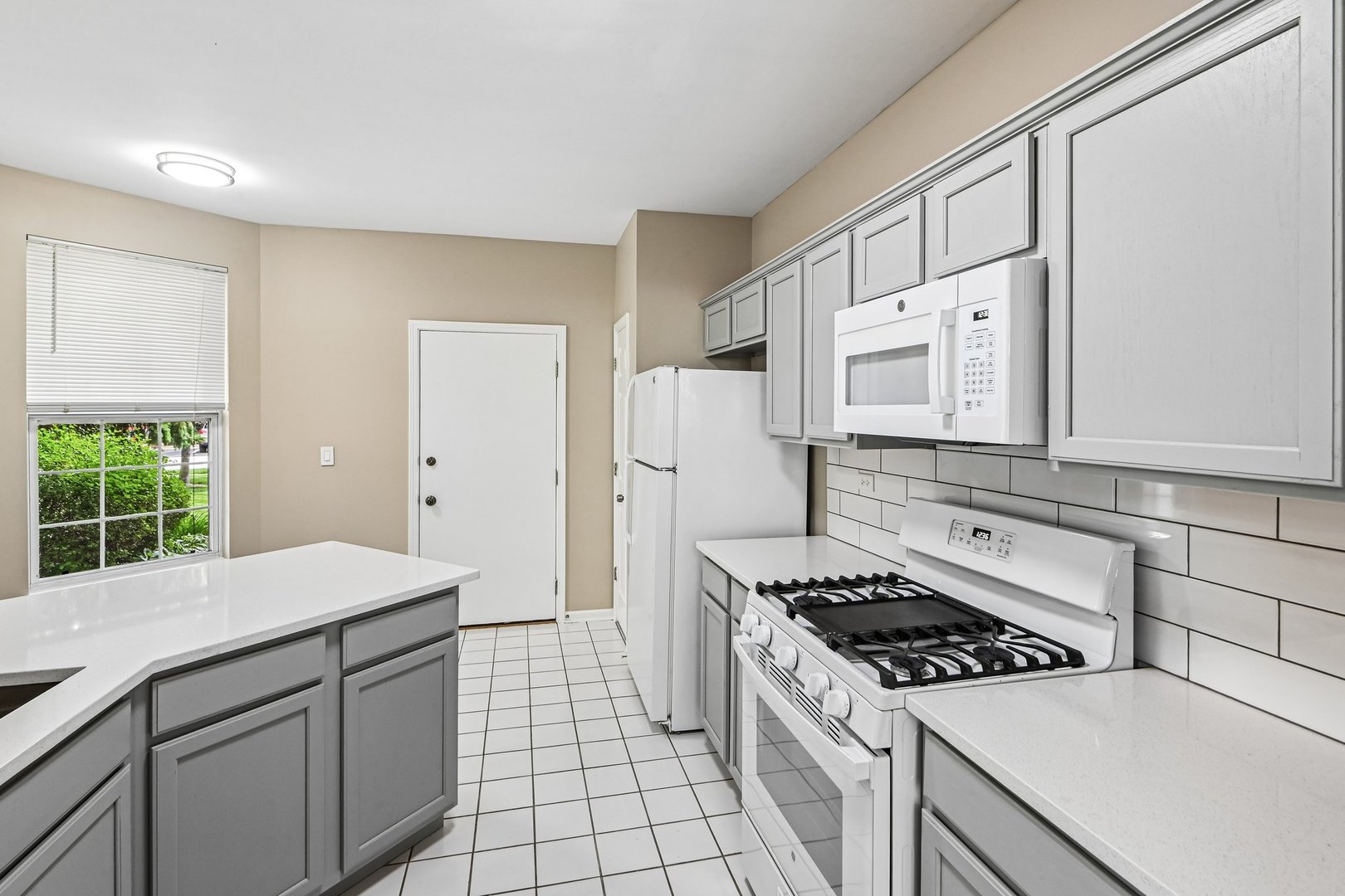 2992 Waters Edge Circle, Aurora, IL 60504