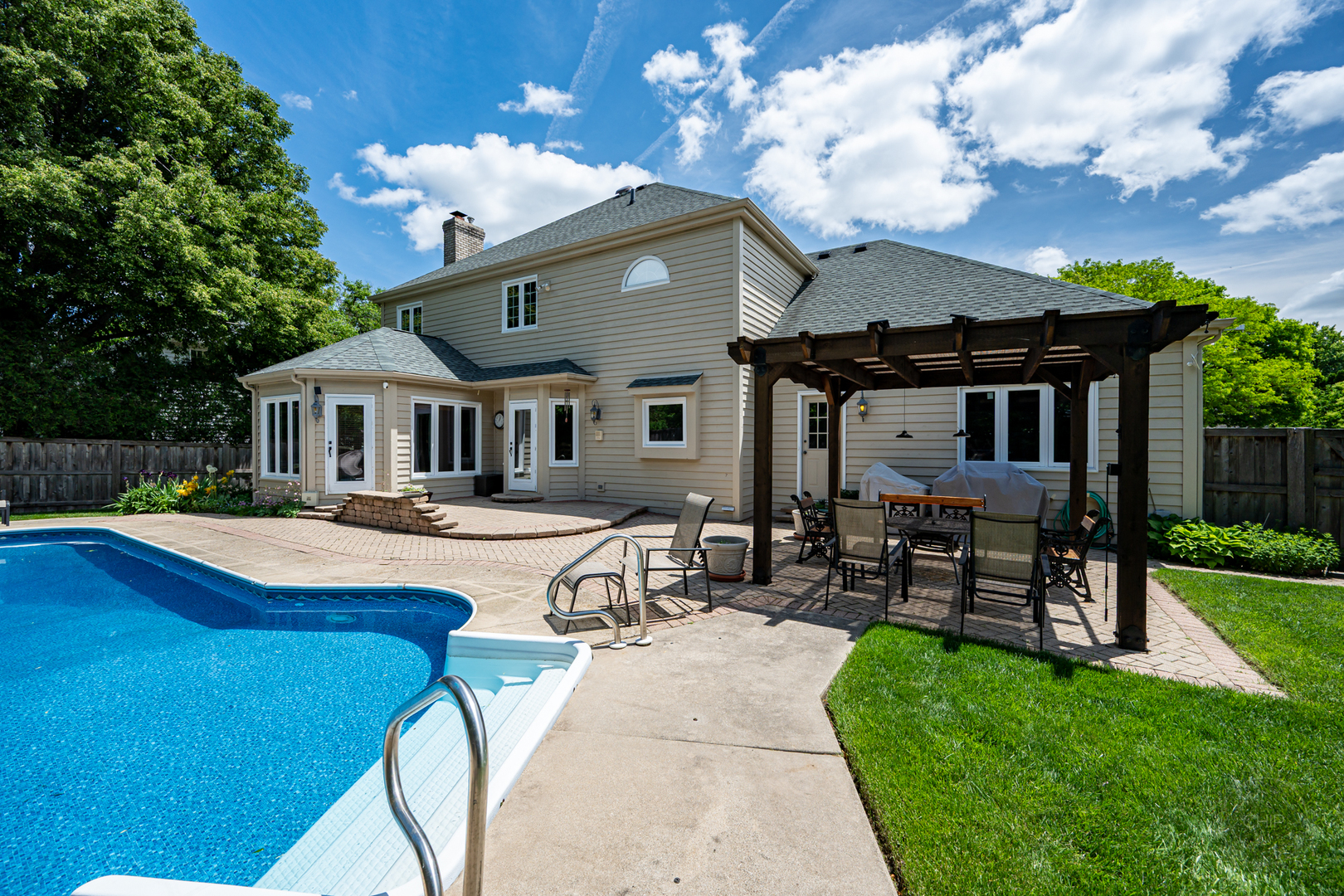 391 DuPahze Street, Naperville, IL 60565