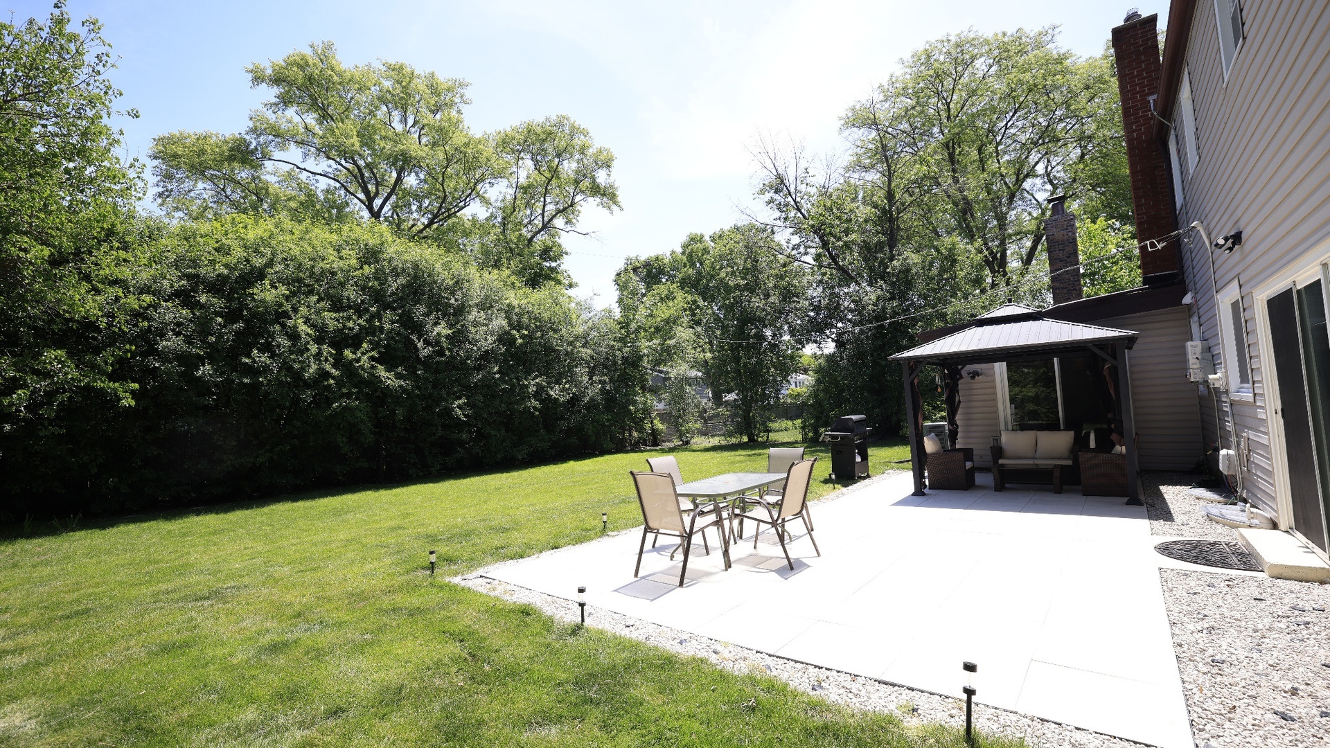 121 Pine Street, Deerfield, IL 60015