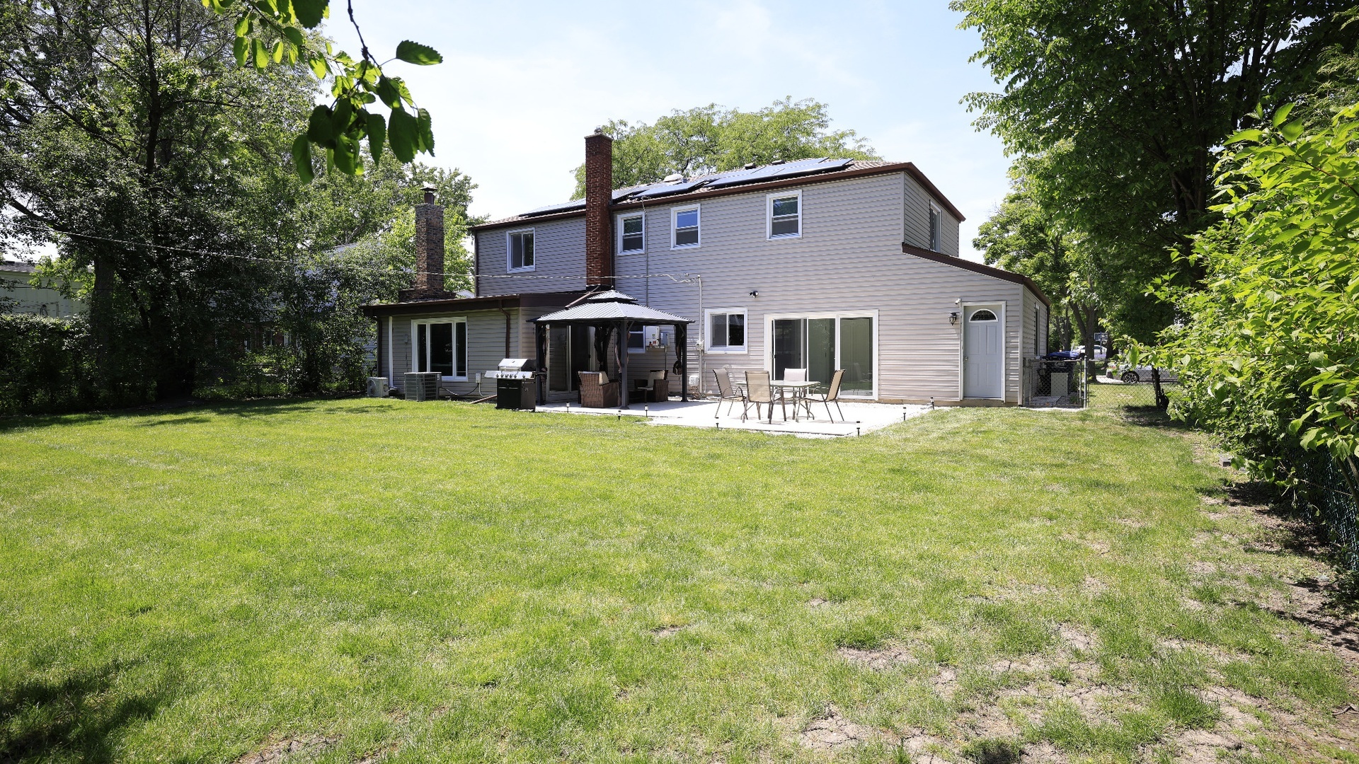 121 Pine Street, Deerfield, IL 60015