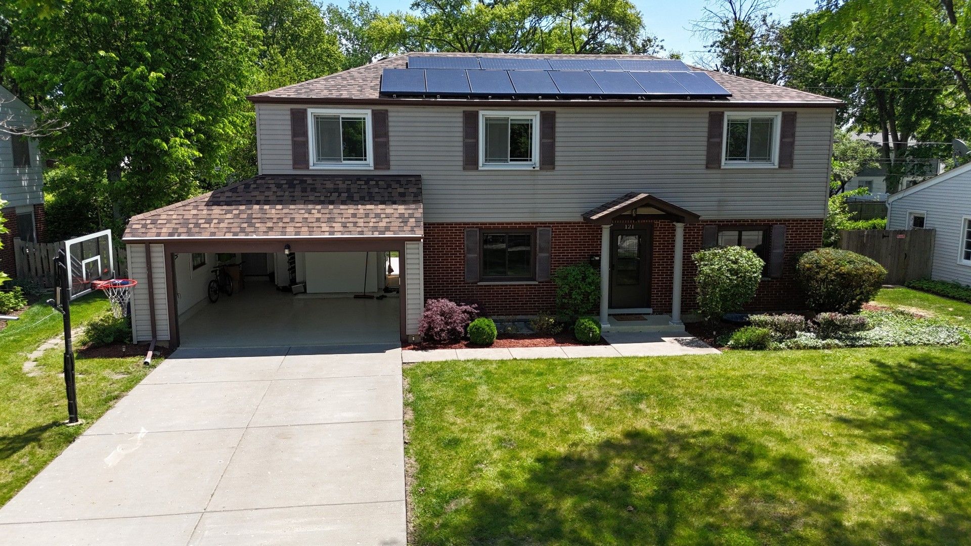 121 Pine Street, Deerfield, IL 60015
