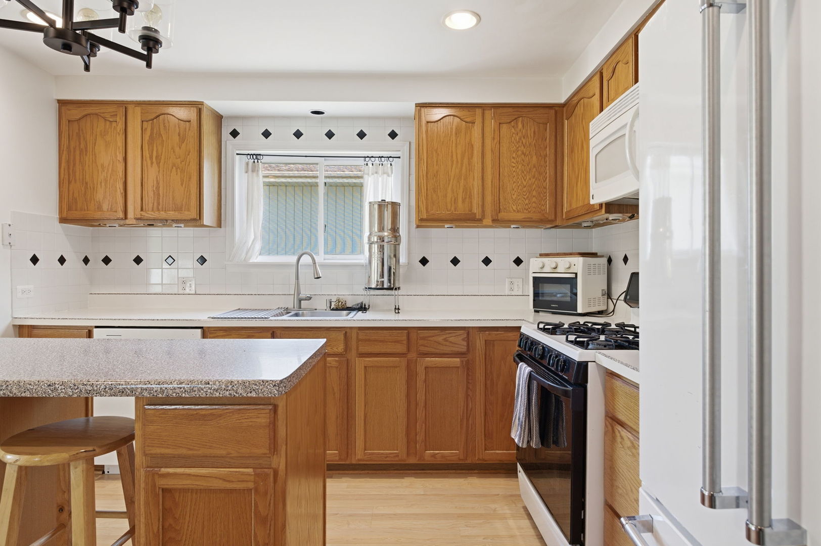 641 N Kenilworth Avenue, Elmhurst, IL 60126