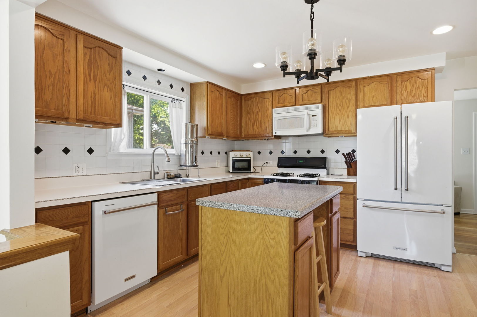 641 N Kenilworth Avenue, Elmhurst, IL 60126