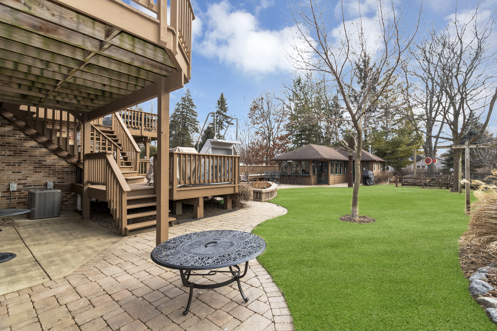 1415 W Hawthorne Street, Arlington Heights, IL 60005