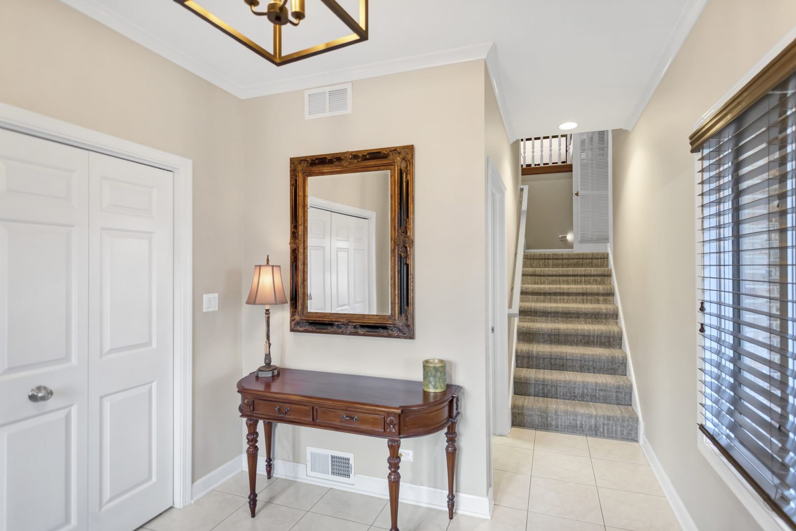 1415 W Hawthorne Street, Arlington Heights, IL 60005
