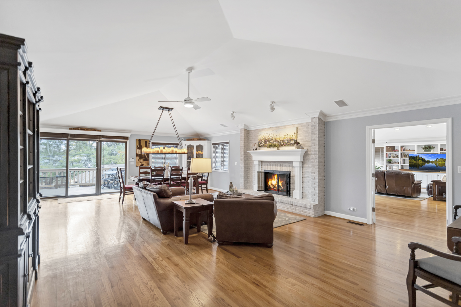 1415 W Hawthorne Street, Arlington Heights, IL 60005