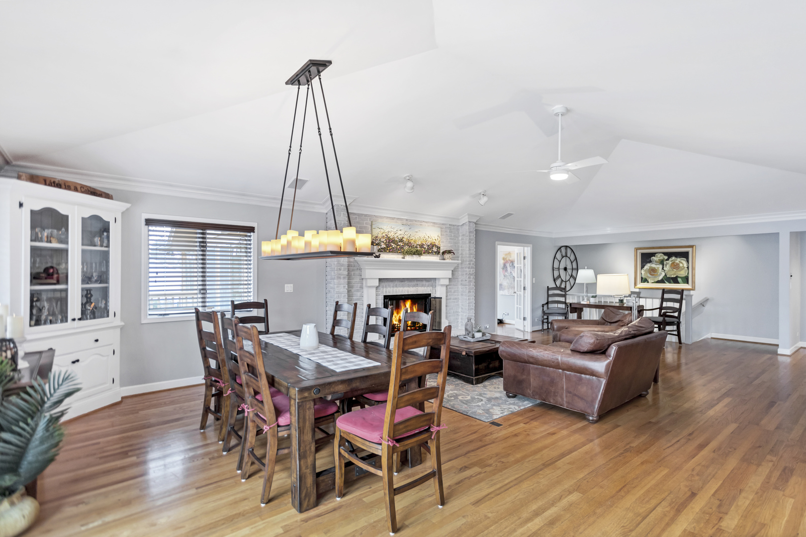1415 W Hawthorne Street, Arlington Heights, IL 60005