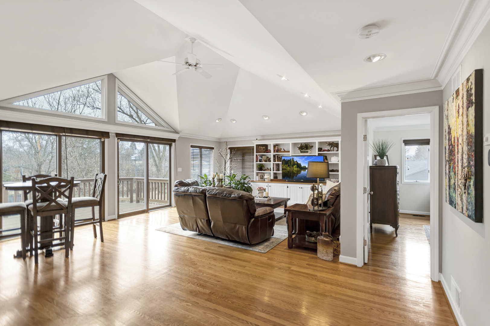 1415 W Hawthorne Street, Arlington Heights, IL 60005