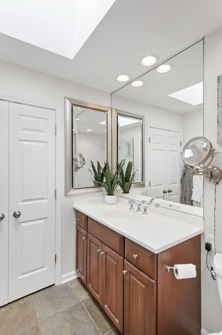 1415 W Hawthorne Street, Arlington Heights, IL 60005