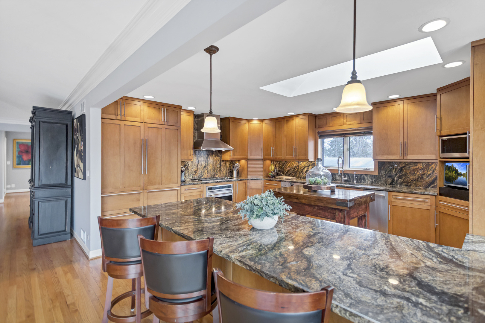 1415 W Hawthorne Street, Arlington Heights, IL 60005