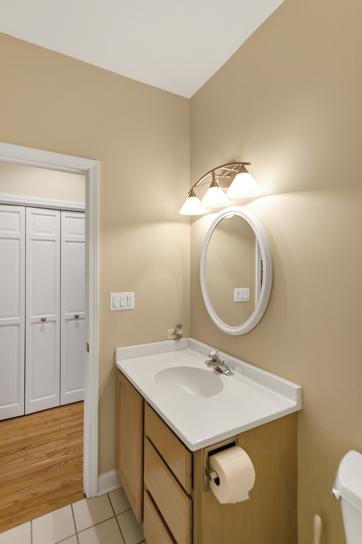 1415 W Hawthorne Street, Arlington Heights, IL 60005