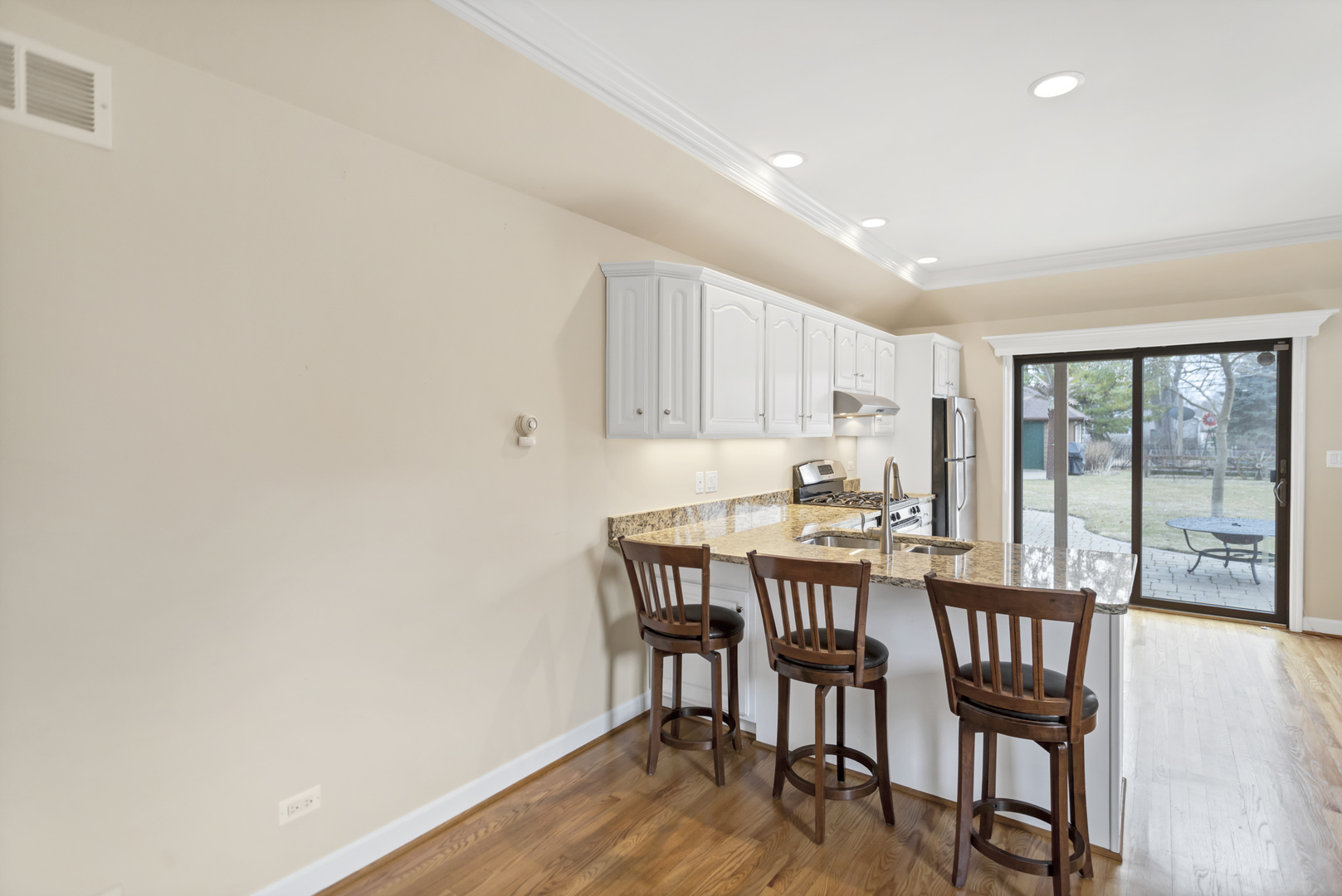 1415 W Hawthorne Street, Arlington Heights, IL 60005