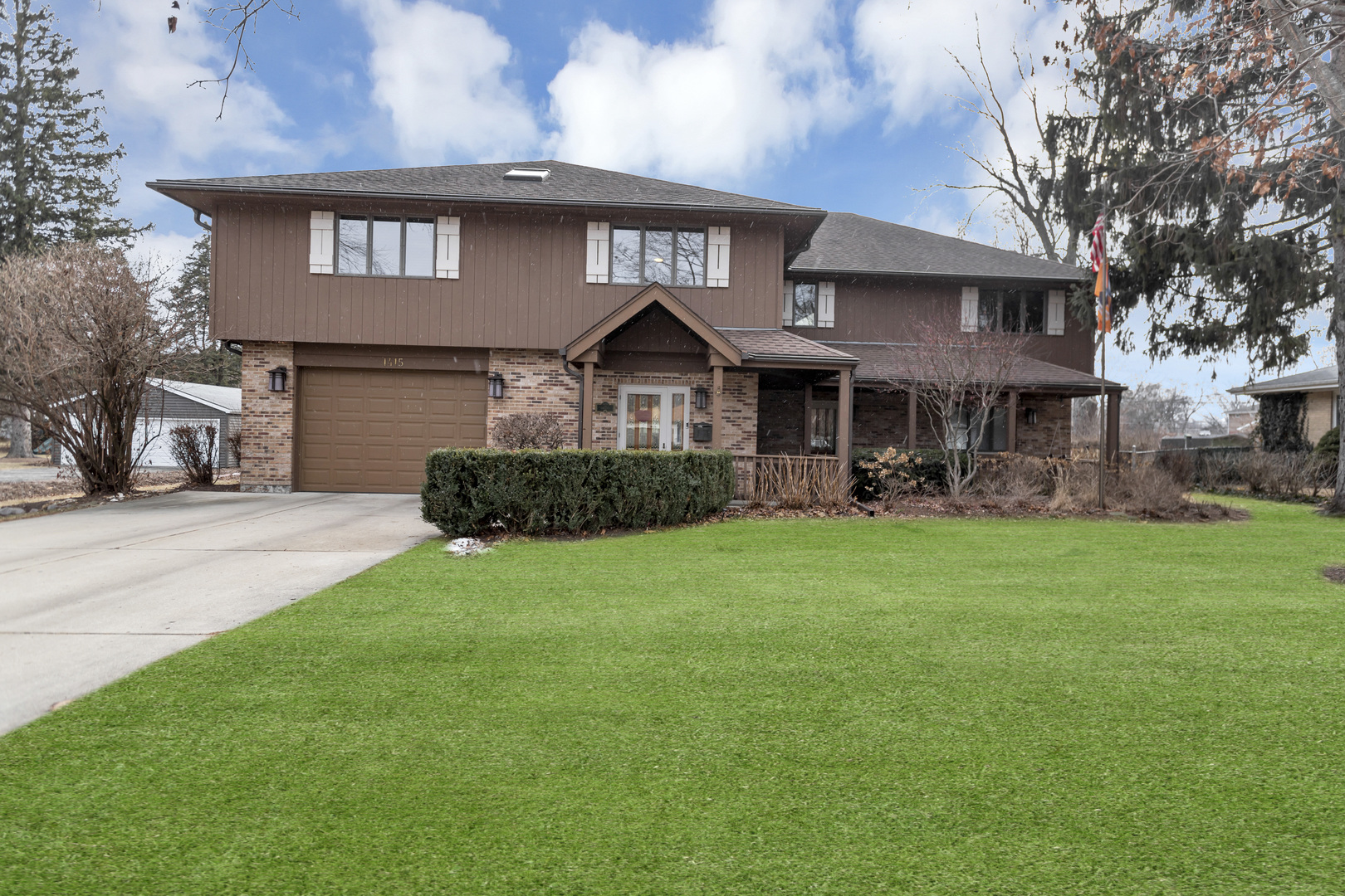 1415 W Hawthorne Street, Arlington Heights, IL 60005