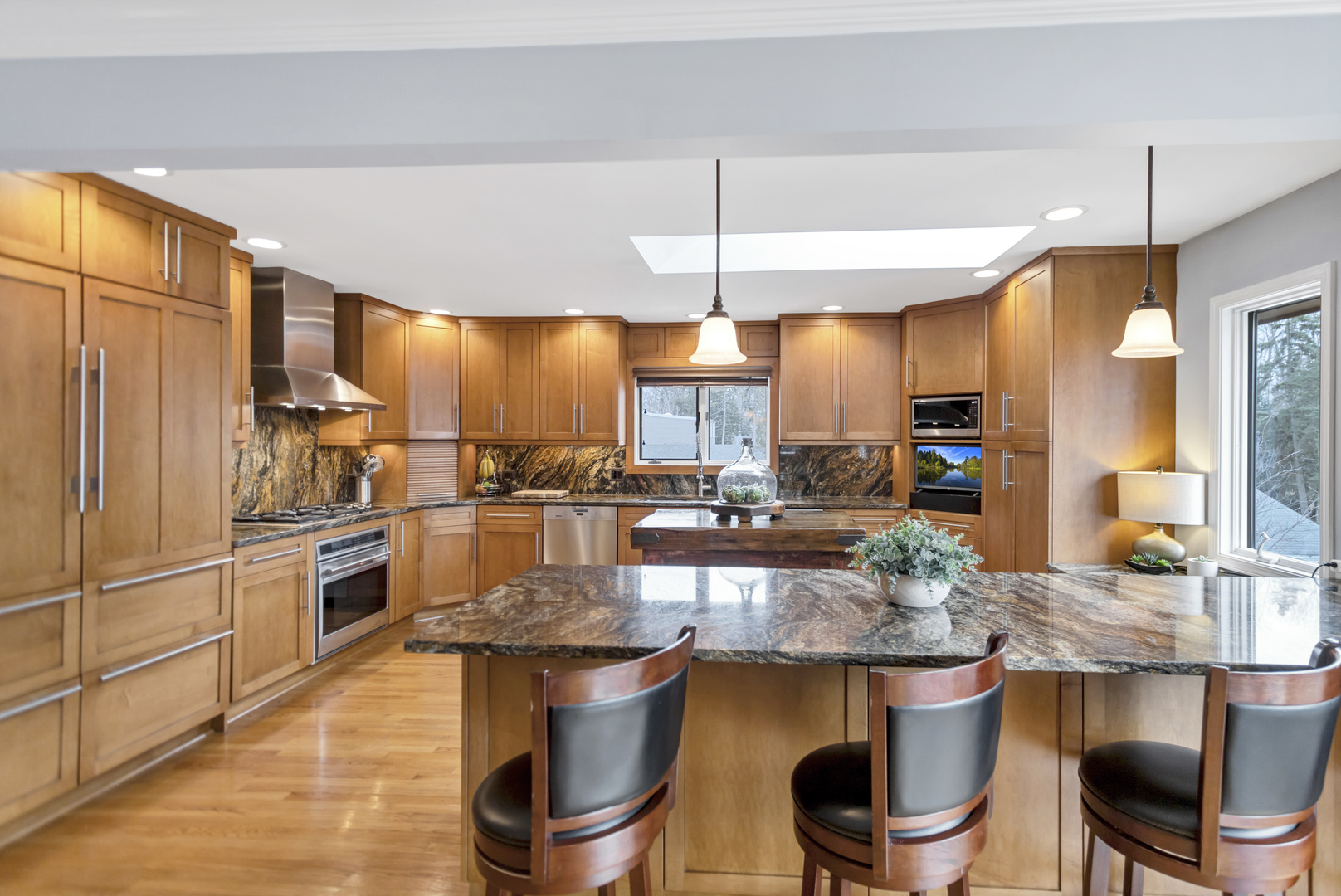 1415 W Hawthorne Street, Arlington Heights, IL 60005
